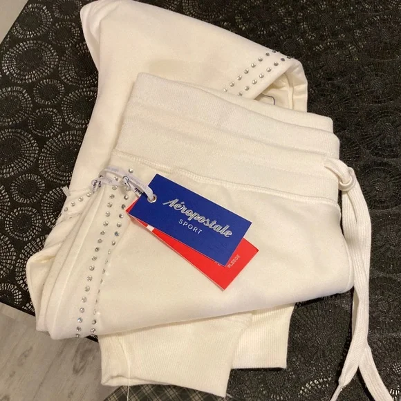 Aeropostale Rhinestone Detail Off-White Sweatpants Joggers - Picture 2 of 8